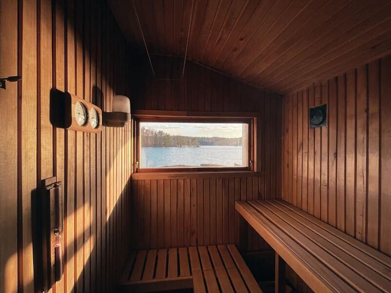 The Health Benefits of Saunas: Detoxification and Relaxation