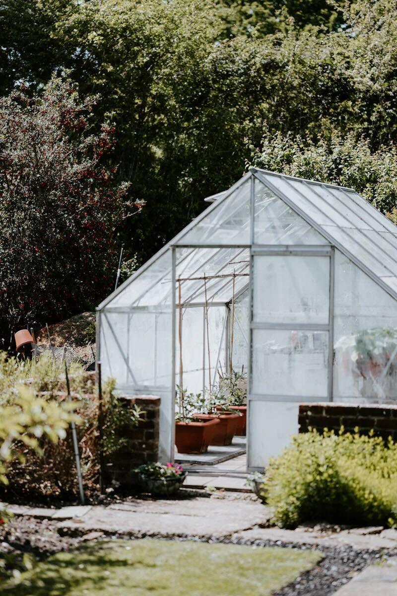 Greenhouse & Garden